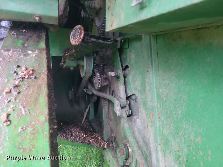 image for item DO4886 1983 John Deere Turbo 6620 RWA combine