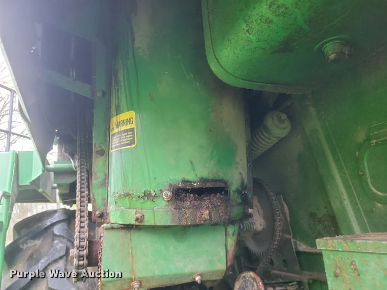 image for item DO4886 1983 John Deere Turbo 6620 RWA combine