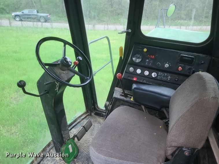 image for item DO4886 1983 John Deere Turbo 6620 RWA combine