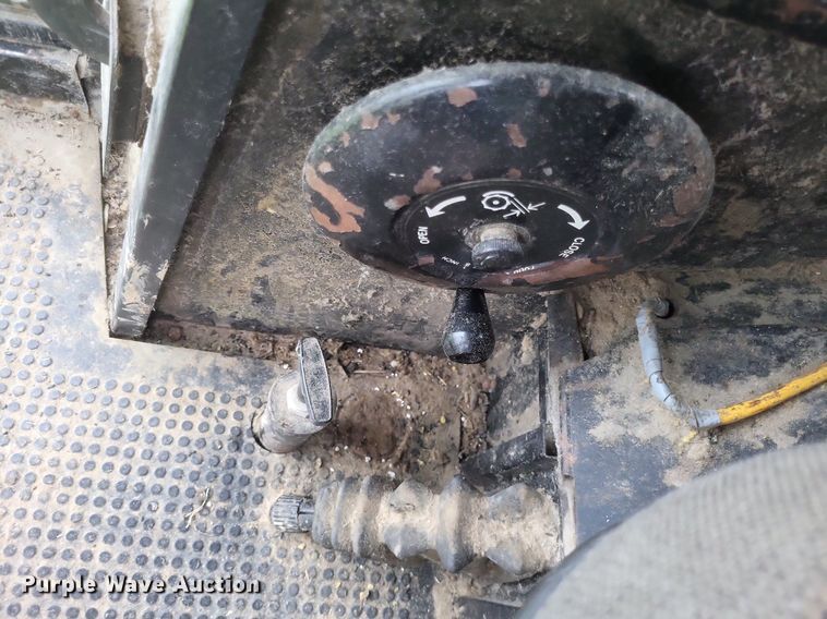 image for item DO4886 1983 John Deere Turbo 6620 RWA combine