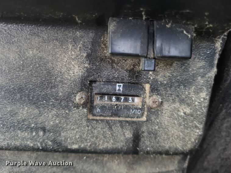 image for item DO4886 1983 John Deere Turbo 6620 RWA combine