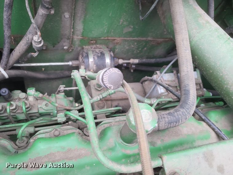 image for item DO4886 1983 John Deere Turbo 6620 RWA combine
