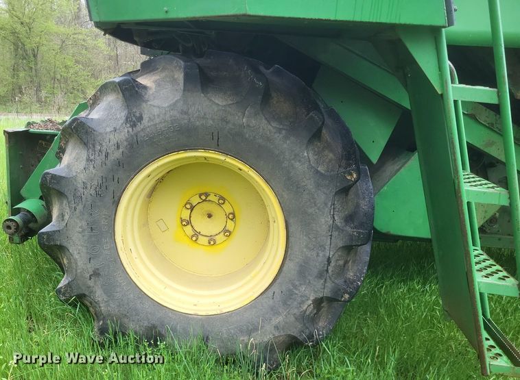 image for item DO4886 1983 John Deere Turbo 6620 RWA combine