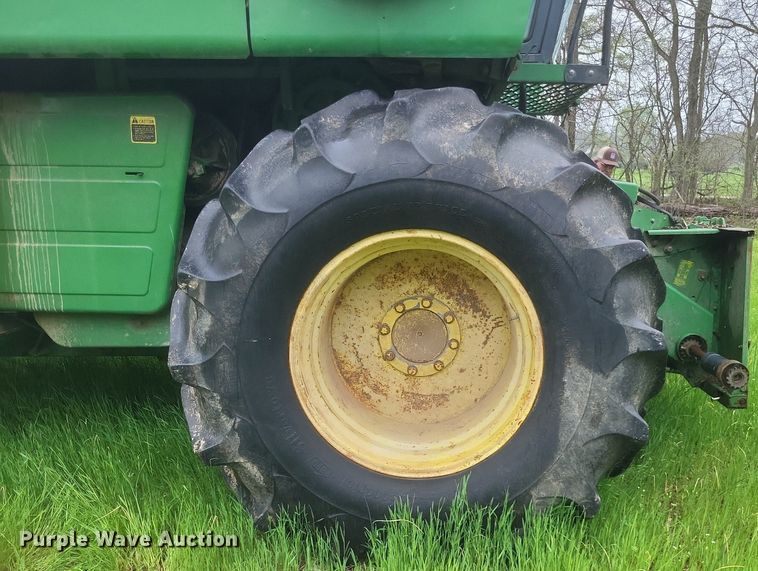 image for item DO4886 1983 John Deere Turbo 6620 RWA combine