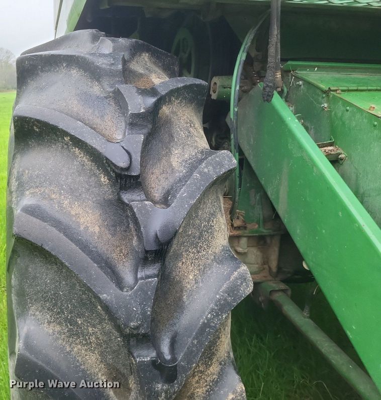 image for item DO4886 1983 John Deere Turbo 6620 RWA combine
