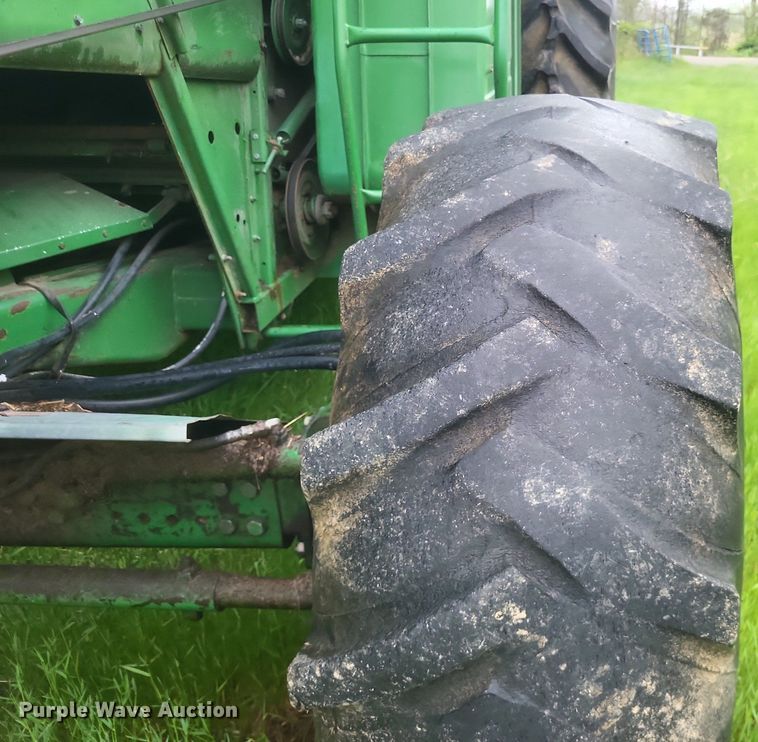 image for item DO4886 1983 John Deere Turbo 6620 RWA combine