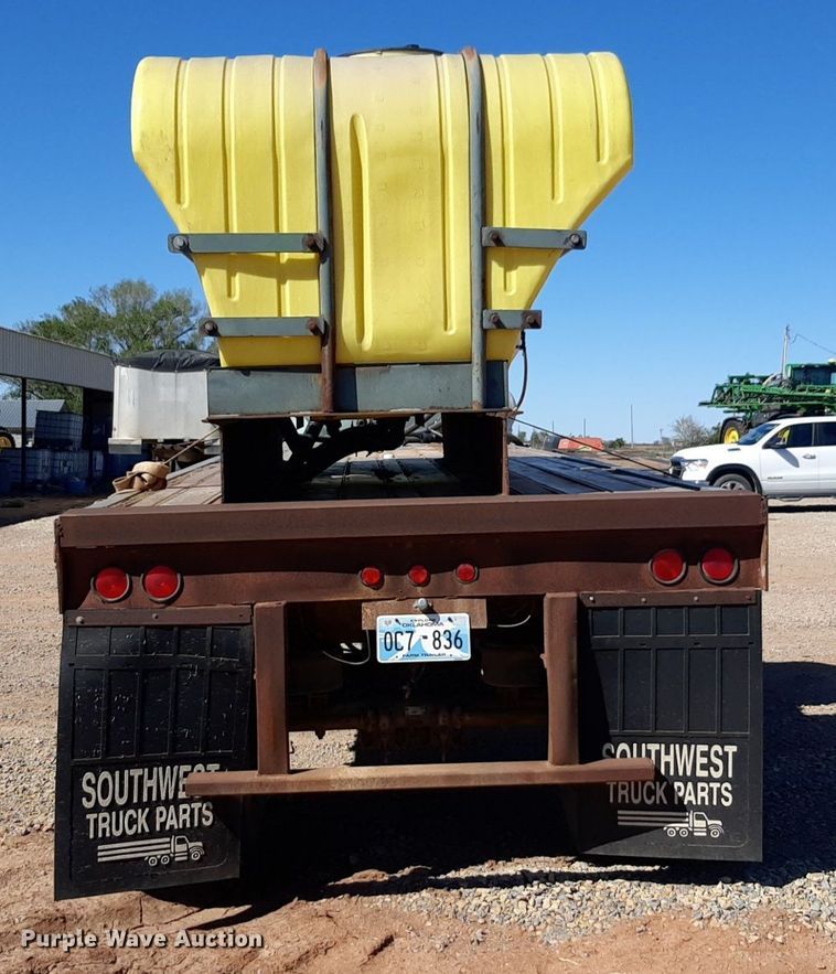 image for item DP2788 1992 Trailmobile F81T-5JA flatbed trailer