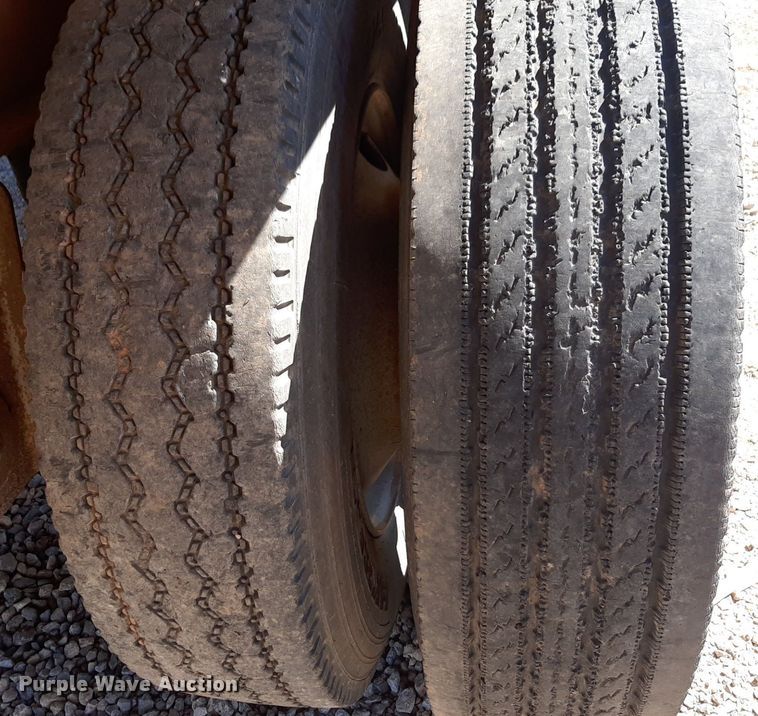 image for item DP2788 1992 Trailmobile F81T-5JA flatbed trailer