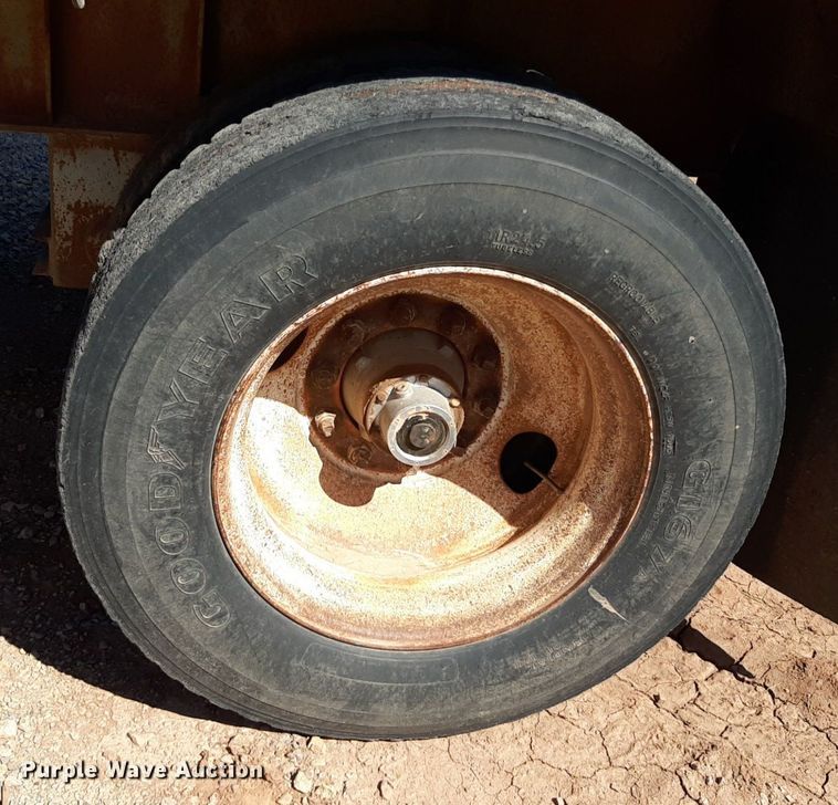 image for item DP2788 1992 Trailmobile F81T-5JA flatbed trailer