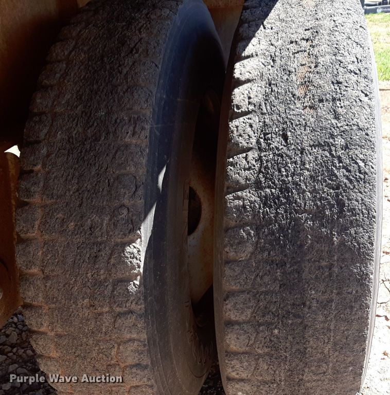 image for item DP2788 1992 Trailmobile F81T-5JA flatbed trailer