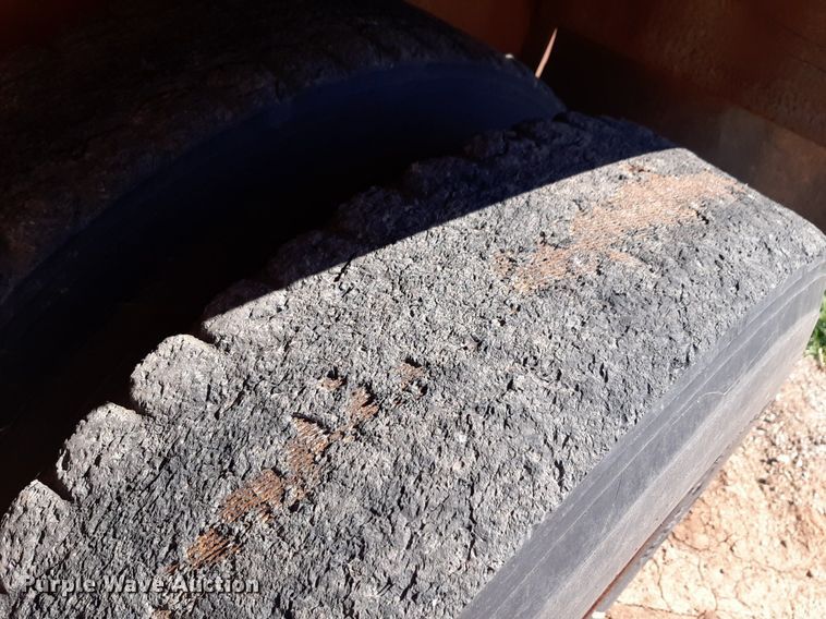 image for item DP2788 1992 Trailmobile F81T-5JA flatbed trailer