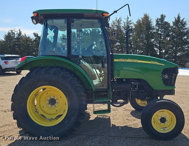 image for item DQ8644 2006 John Deere 5325 tractor