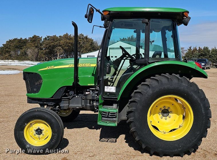 image for item DQ8644 2006 John Deere 5325 tractor