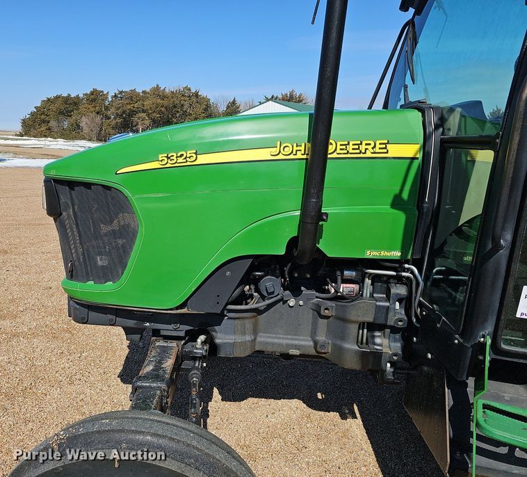 image for item DQ8644 2006 John Deere 5325 tractor