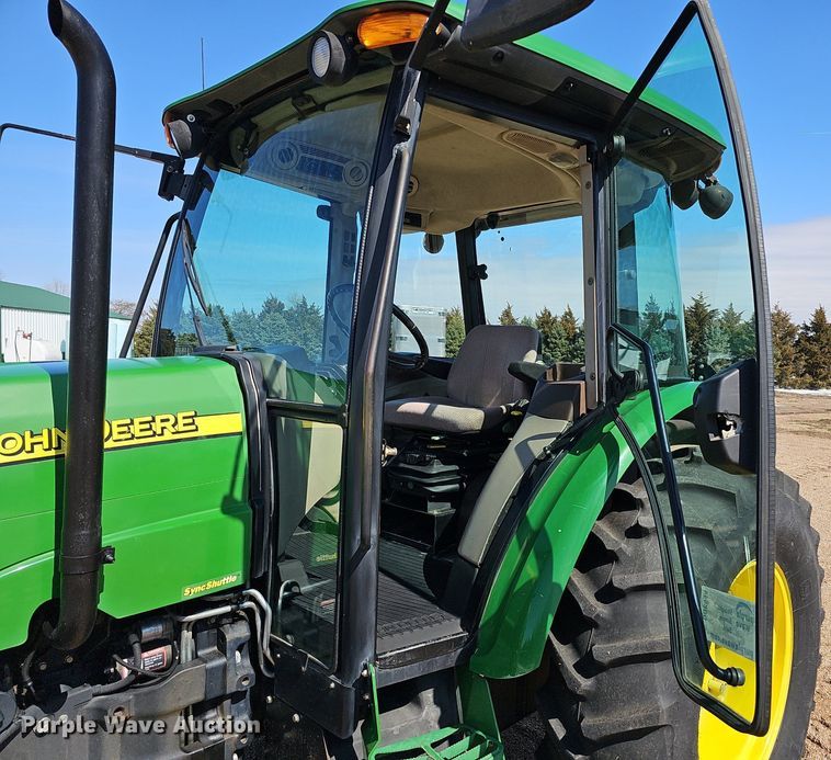 image for item DQ8644 2006 John Deere 5325 tractor