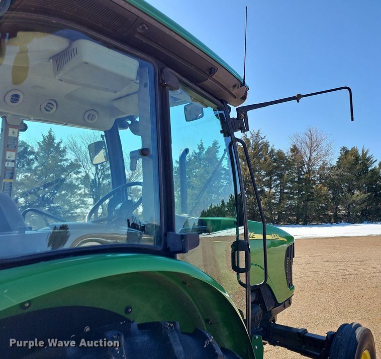 image for item DQ8644 2006 John Deere 5325 tractor