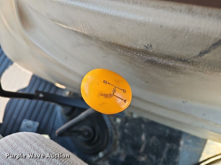 image for item DQ8644 2006 John Deere 5325 tractor