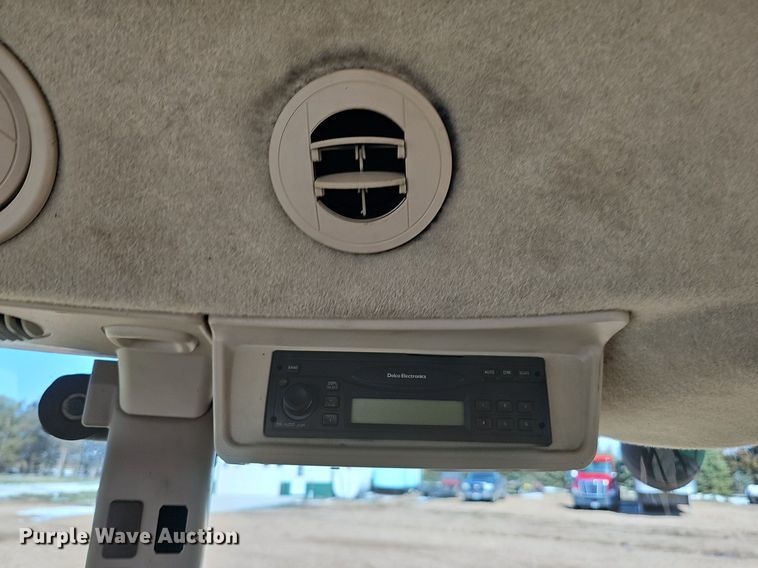 image for item DQ8644 2006 John Deere 5325 tractor