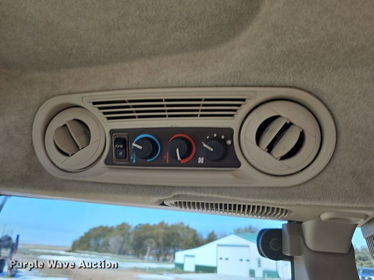 image for item DQ8644 2006 John Deere 5325 tractor