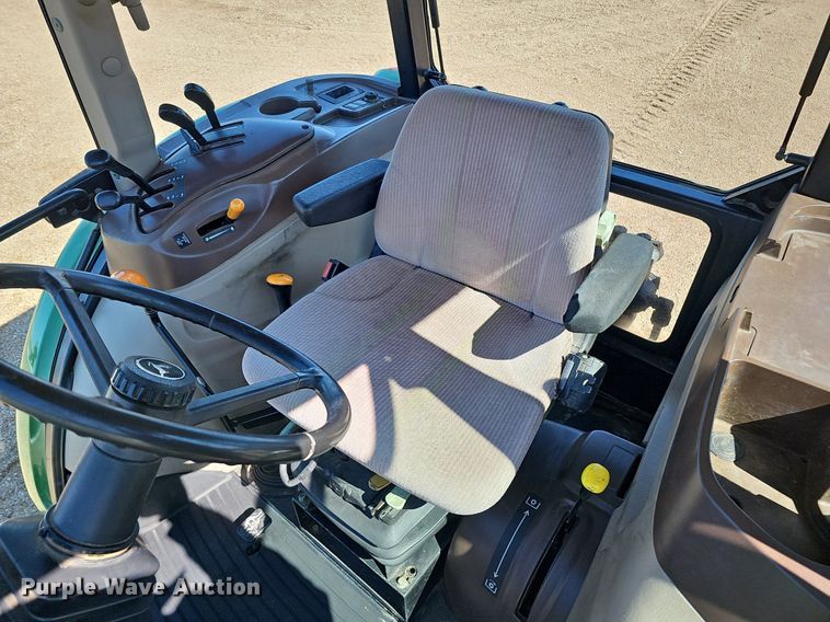 image for item DQ8644 2006 John Deere 5325 tractor