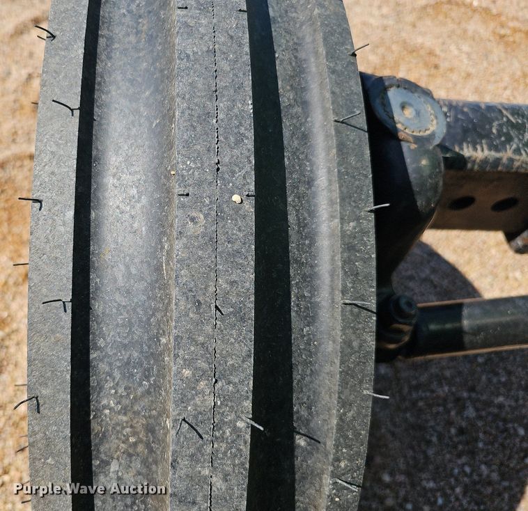 image for item DQ8644 2006 John Deere 5325 tractor