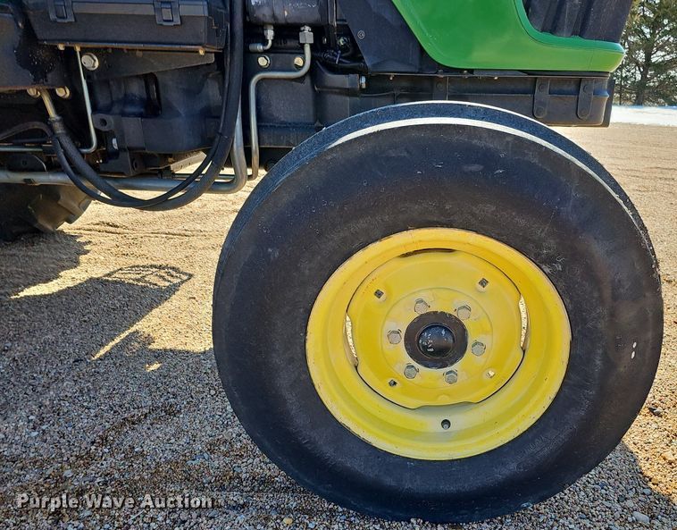 image for item DQ8644 2006 John Deere 5325 tractor