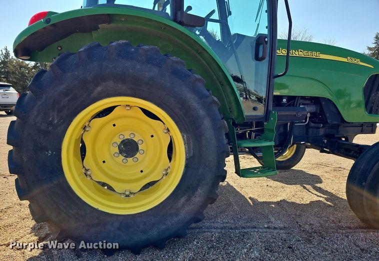 image for item DQ8644 2006 John Deere 5325 tractor