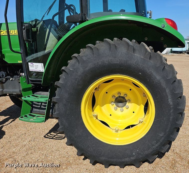 image for item DQ8644 2006 John Deere 5325 tractor