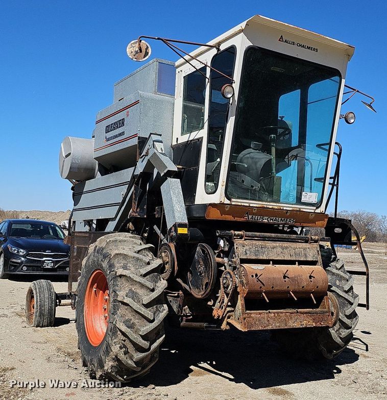 image for item DQ8685 Gleaner F combine