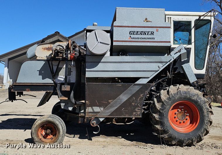 image for item DQ8685 Gleaner F combine