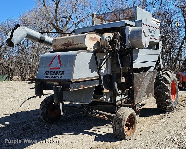 image for item DQ8685 Gleaner F combine