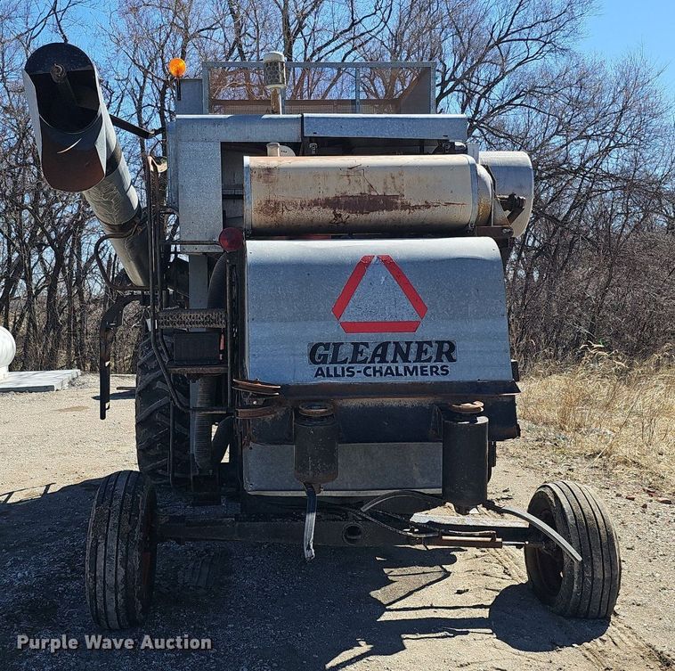 image for item DQ8685 Gleaner F combine