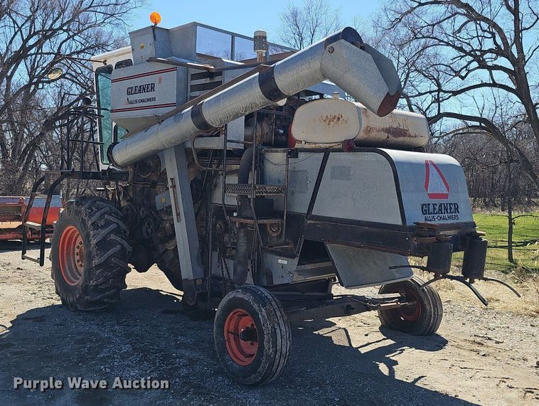 image for item DQ8685 Gleaner F combine