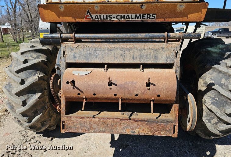 image for item DQ8685 Gleaner F combine