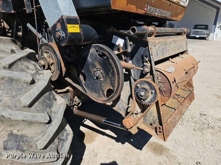 image for item DQ8685 Gleaner F combine