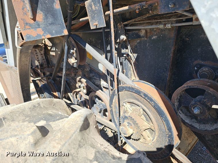 image for item DQ8685 Gleaner F combine