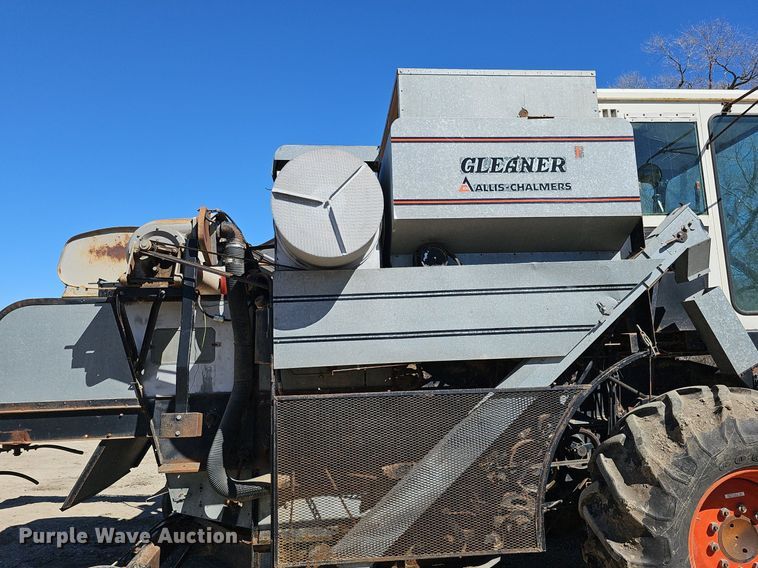 image for item DQ8685 Gleaner F combine