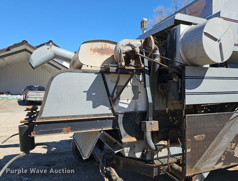 image for item DQ8685 Gleaner F combine