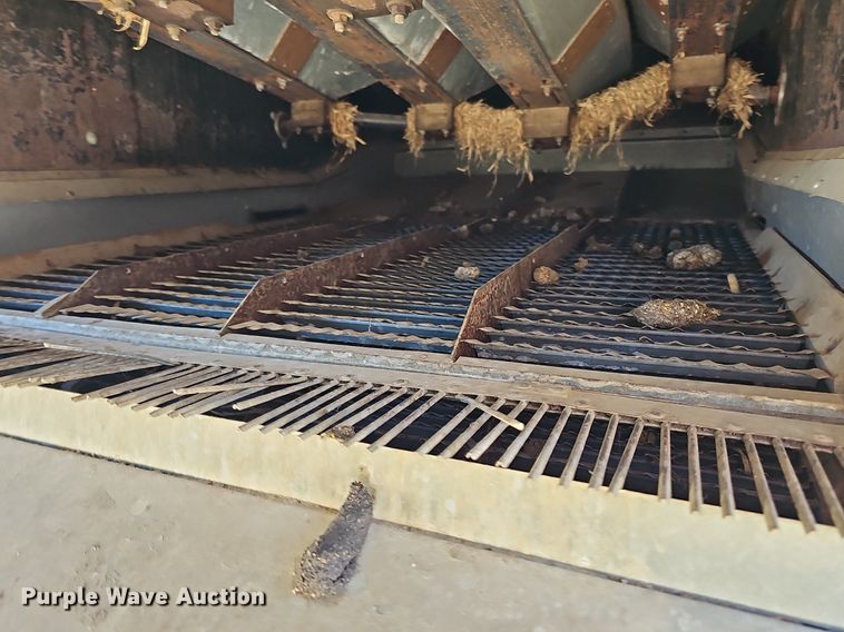 image for item DQ8685 Gleaner F combine