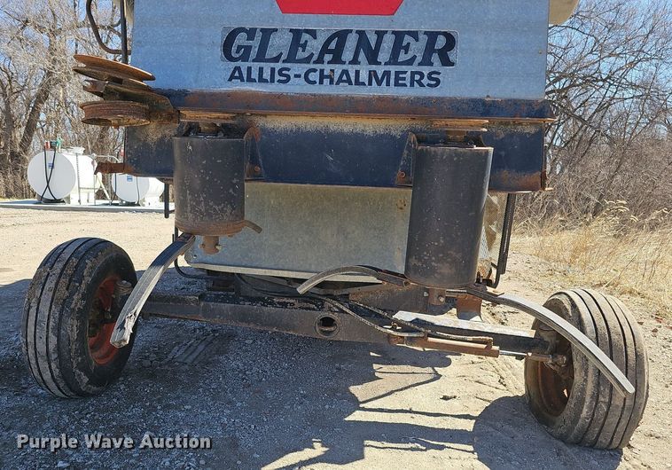 image for item DQ8685 Gleaner F combine