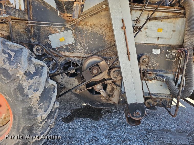 image for item DQ8685 Gleaner F combine