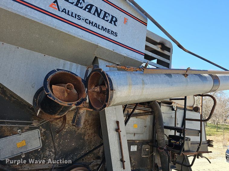 image for item DQ8685 Gleaner F combine