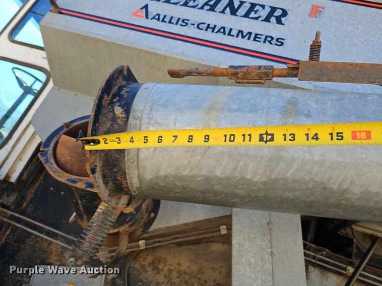 image for item DQ8685 Gleaner F combine