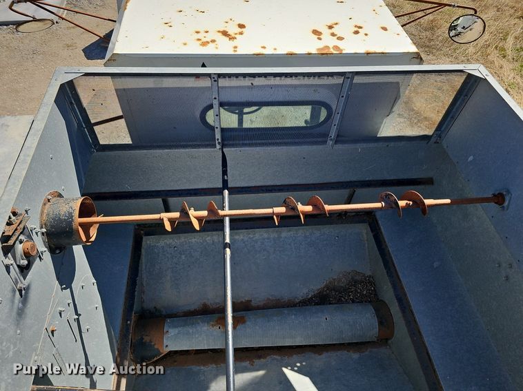 image for item DQ8685 Gleaner F combine