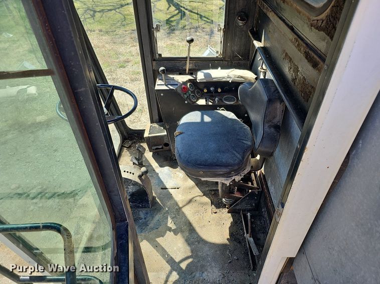 image for item DQ8685 Gleaner F combine