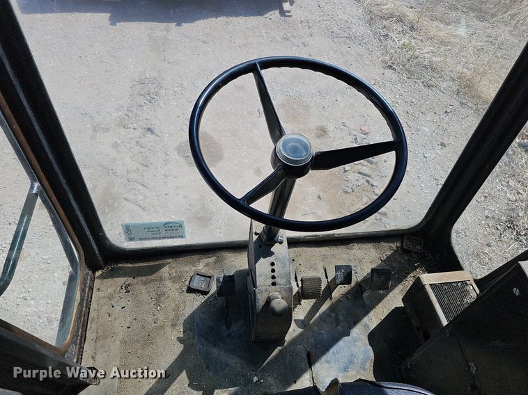 image for item DQ8685 Gleaner F combine