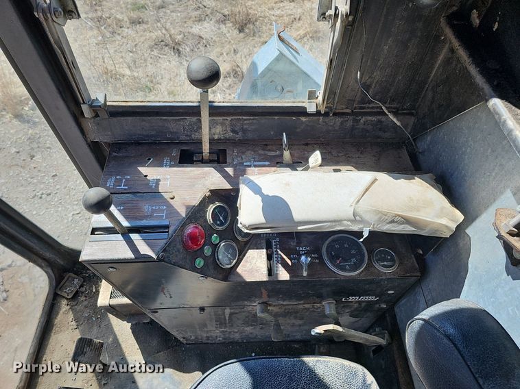 image for item DQ8685 Gleaner F combine