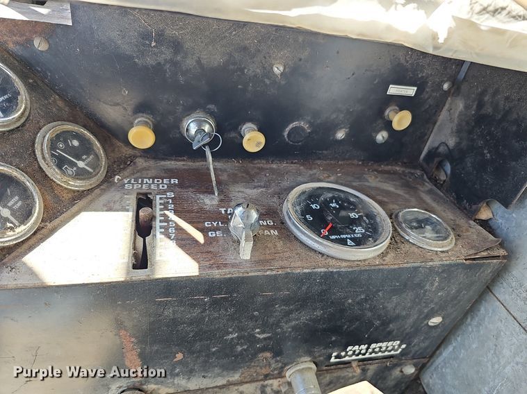 image for item DQ8685 Gleaner F combine