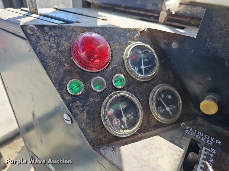 image for item DQ8685 Gleaner F combine