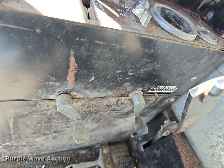 image for item DQ8685 Gleaner F combine